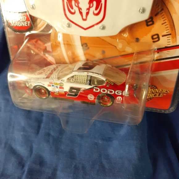 2007 Winner's Circle Kasey Kahne #9 die cast 1:64 & Hood Magnet 12.50🇨🇦Ship - Picture 3 of 11